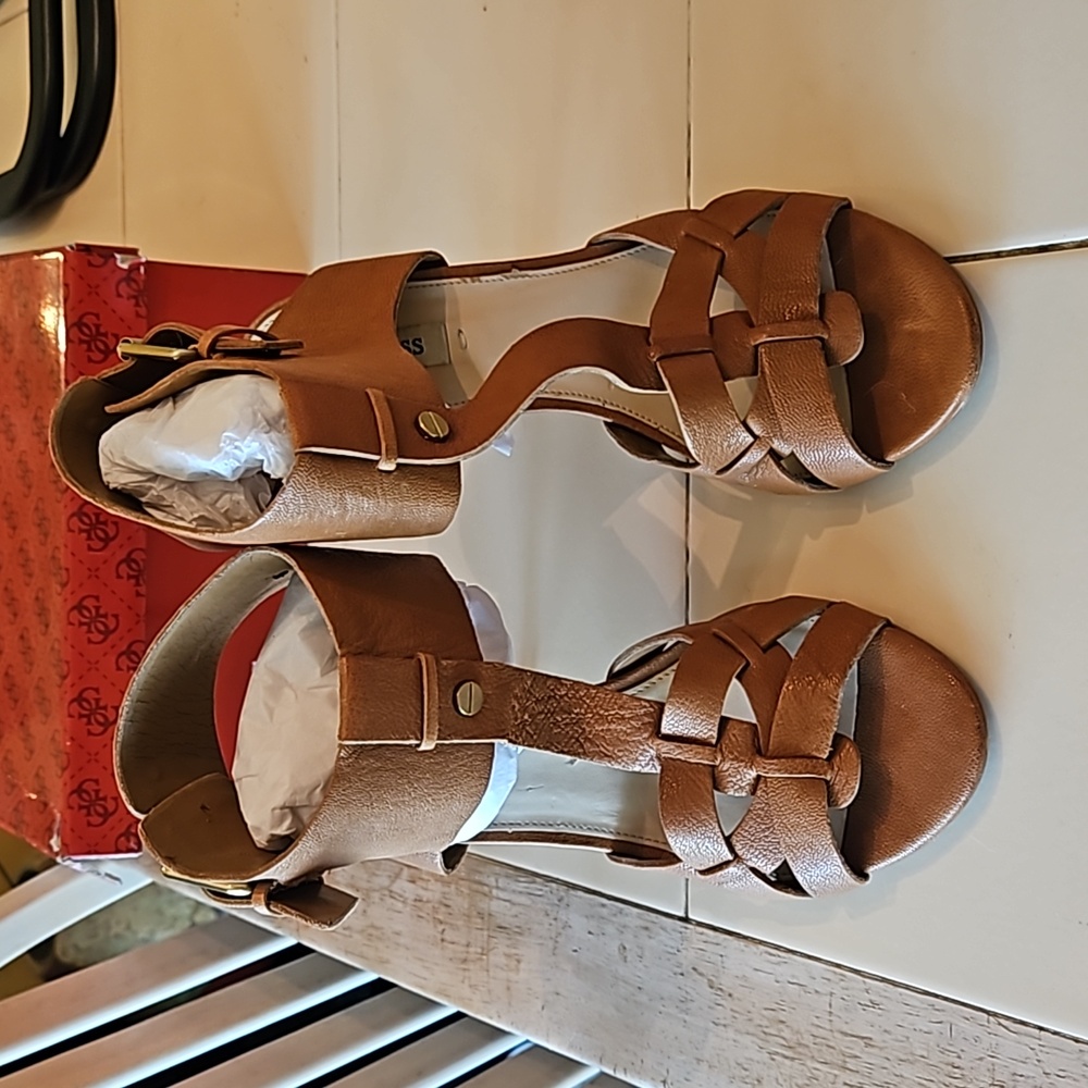 Guess Hyanne Gladiator heel